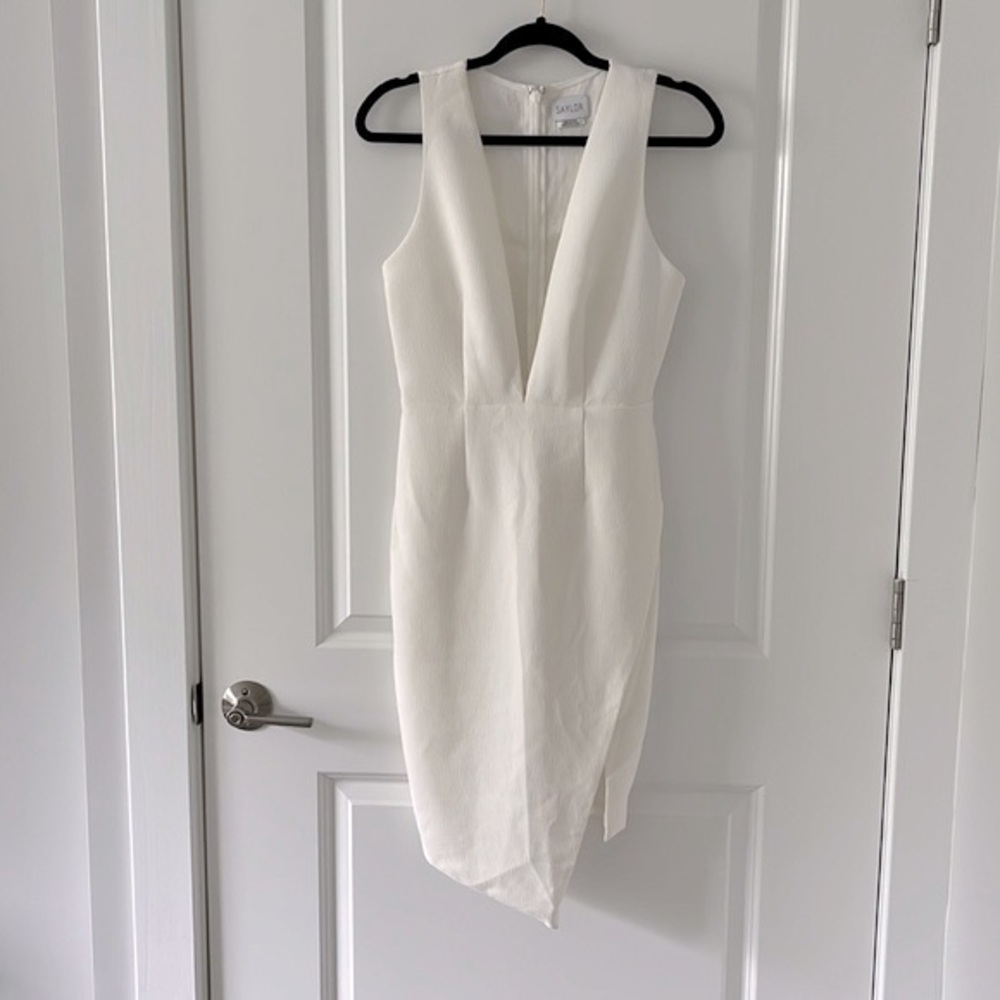 Saylor white deep v neck dress size small